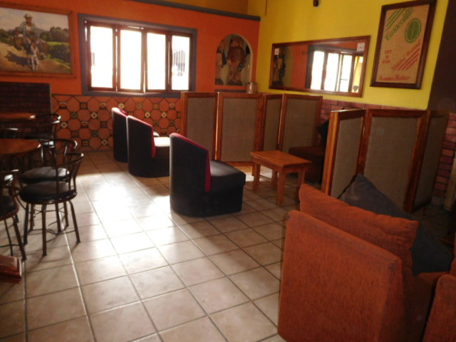 Cafe El Grano, nice partitions for intimate conversation